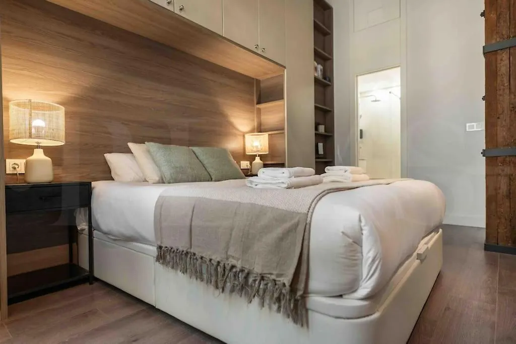 Eclectic & Elegant Apartment By Rems 马拉加