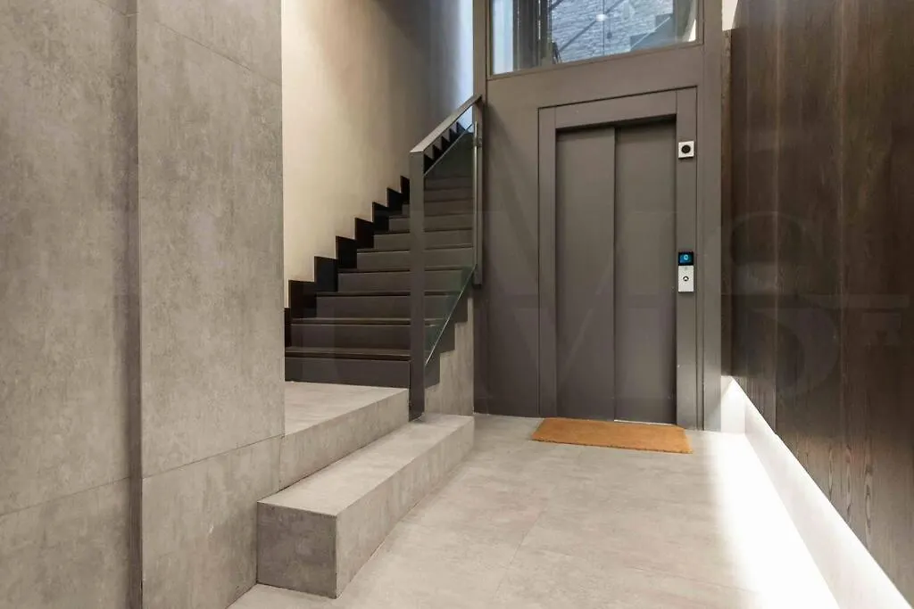 Eclectic & Elegant Apartment By Rems 马拉加