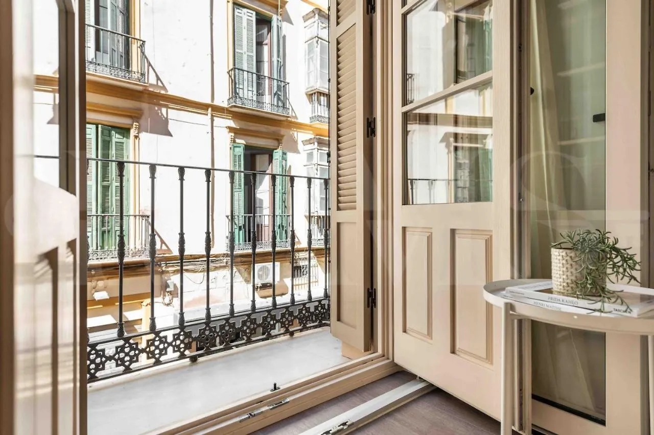 Eclectic & Elegant Apartment By Rems 马拉加