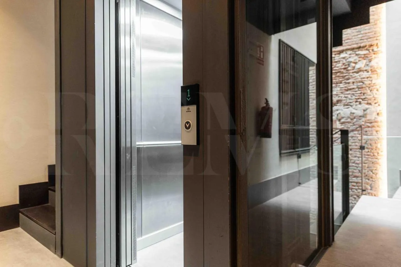Eclectic & Elegant Apartment By Rems 马拉加